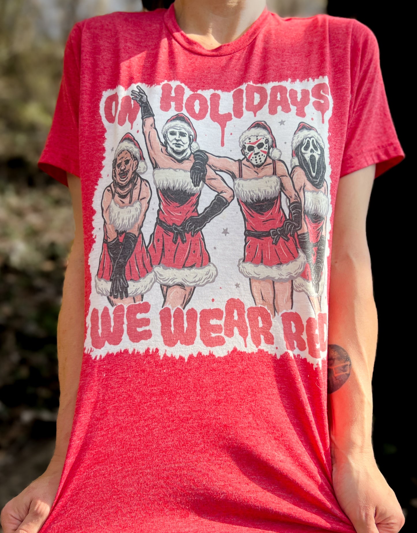 On Holidays We Wear Red | Serial Killer Christmas Tee Bleached